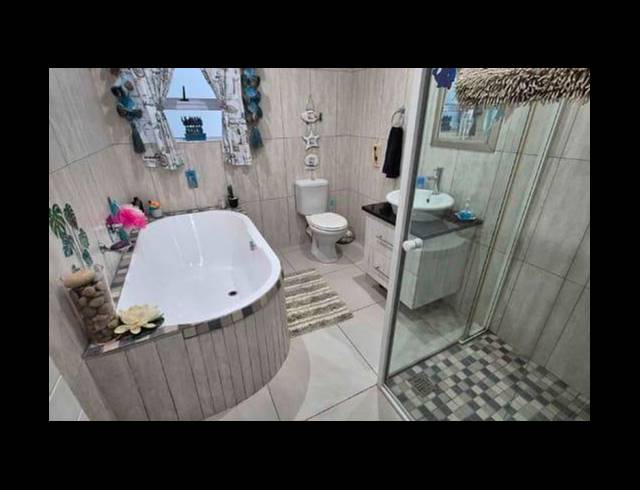 5 BEDROOM HOUSE FOR SALE IN DANA BAY